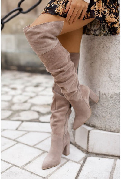 MARTA| Botas altas sobre la rodilla de gamuza.