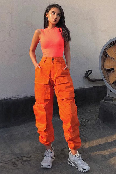 Pantalon casual holgado, corte recto.