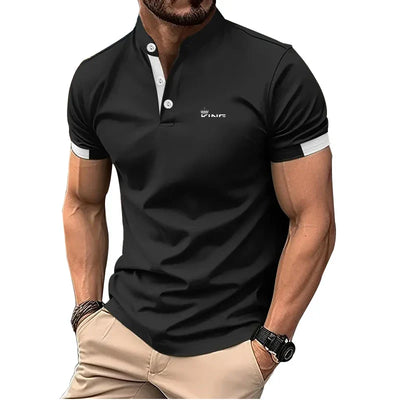Polo moderna para hombre con cuello mao y detalle de botones.