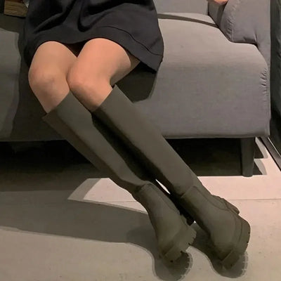 Botas altas, con suela gruesa