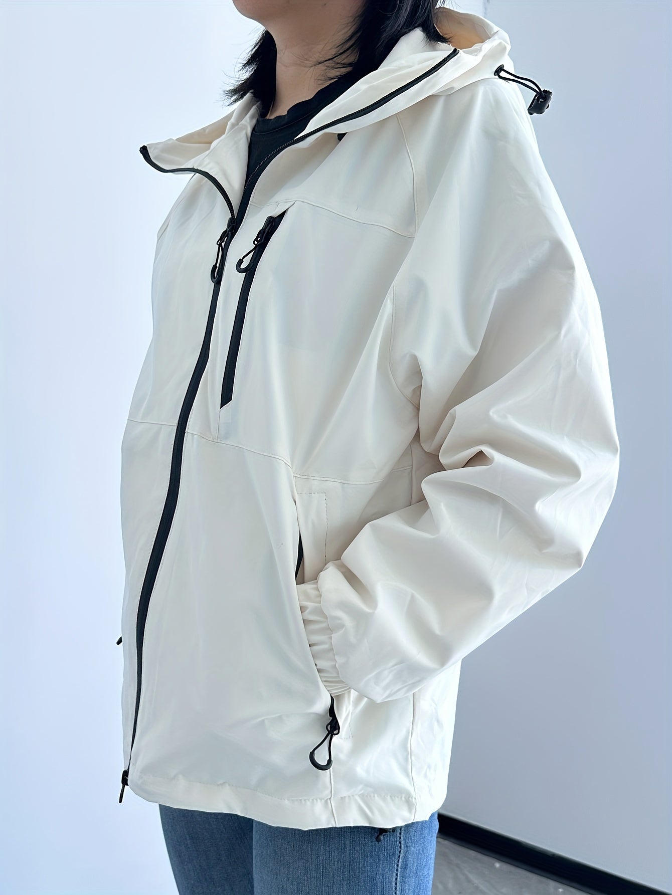 Stephanie |La chaqueta impermeable y cortaviento con capucha para mujer