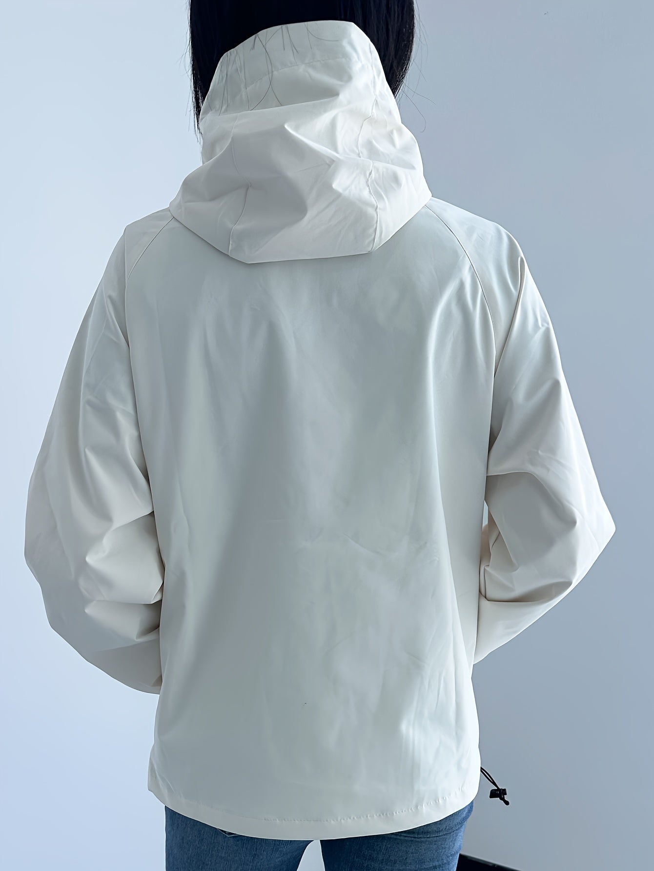 Stephanie |La chaqueta impermeable y cortaviento con capucha para mujer
