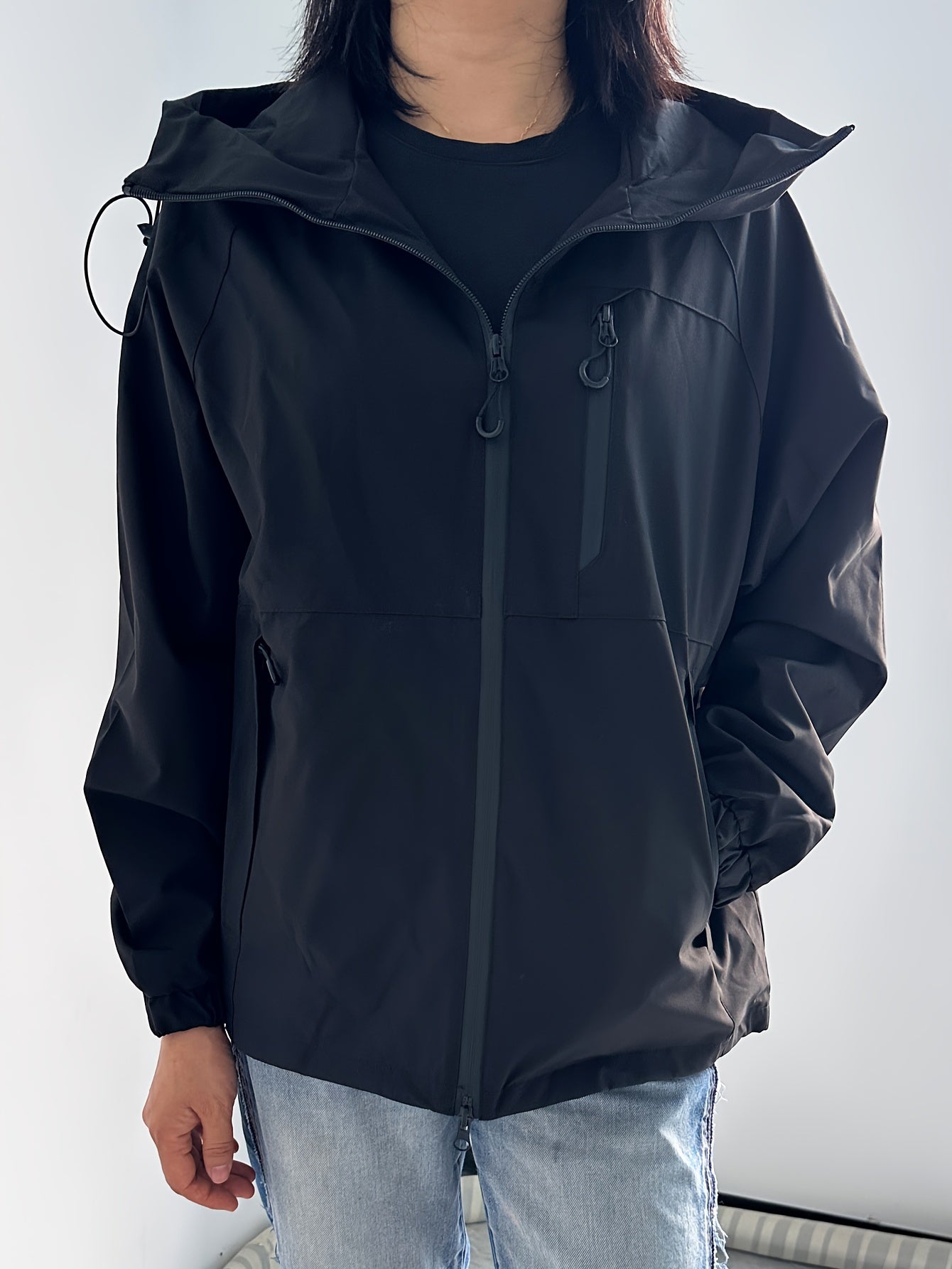 Stephanie |La chaqueta impermeable y cortaviento con capucha para mujer