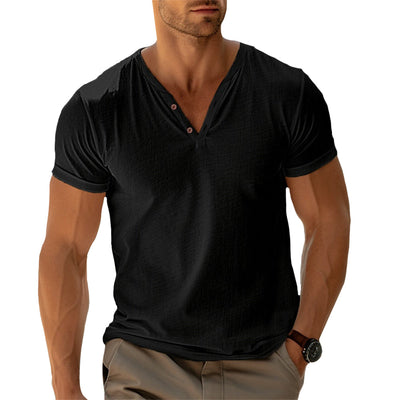 MATEO| Camiseta de hombre con cuello en V y detalle de botones .