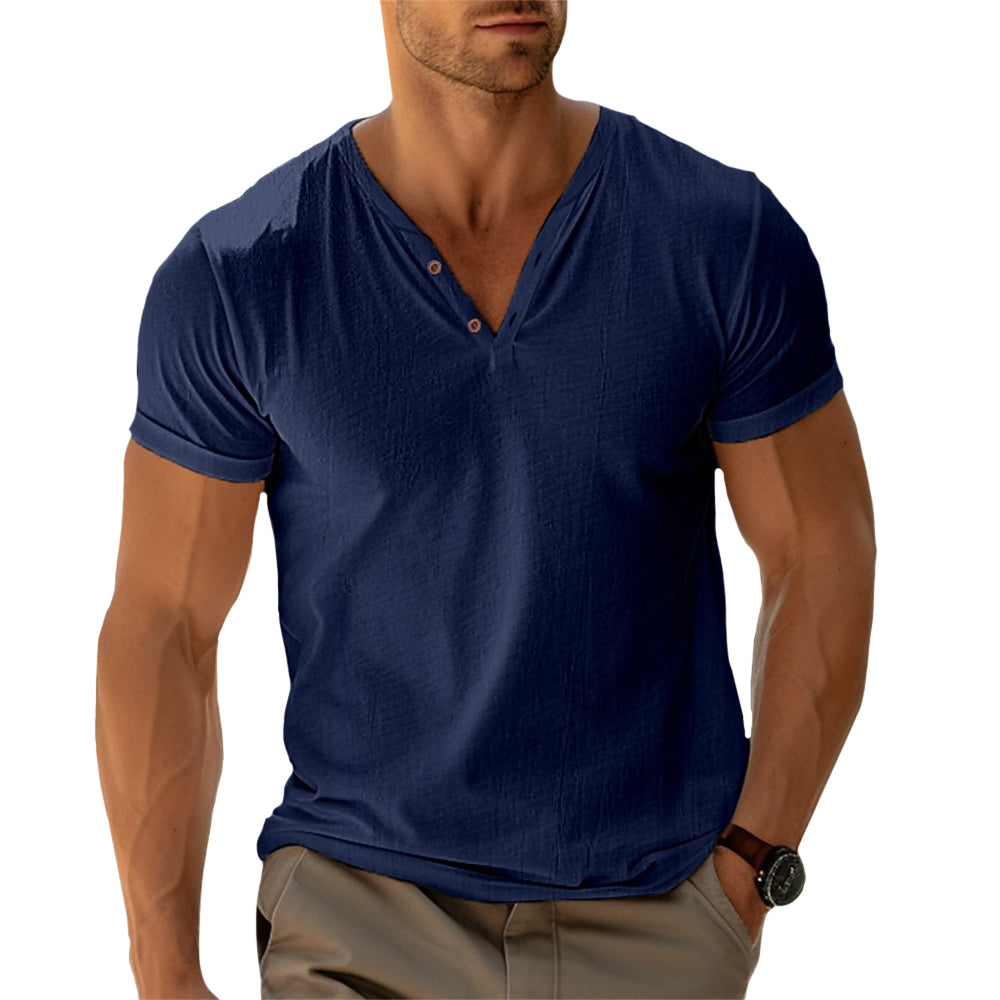 MATEO| Camiseta de hombre con cuello en V y detalle de botones .