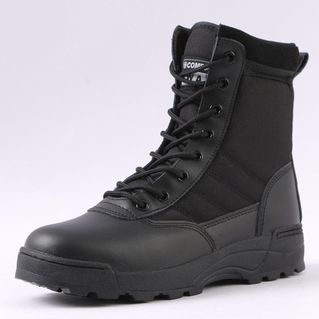 Botas estilo militar.
