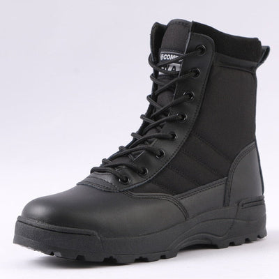 Botas estilo militar.