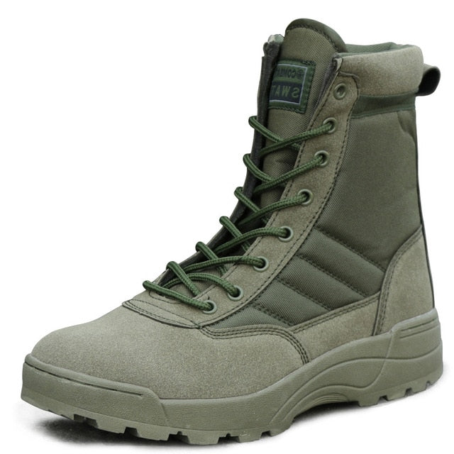 Botas estilo militar.