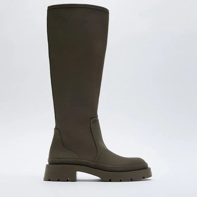 Botas altas, con suela gruesa