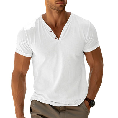 MATEO| Camiseta de hombre con cuello en V y detalle de botones .