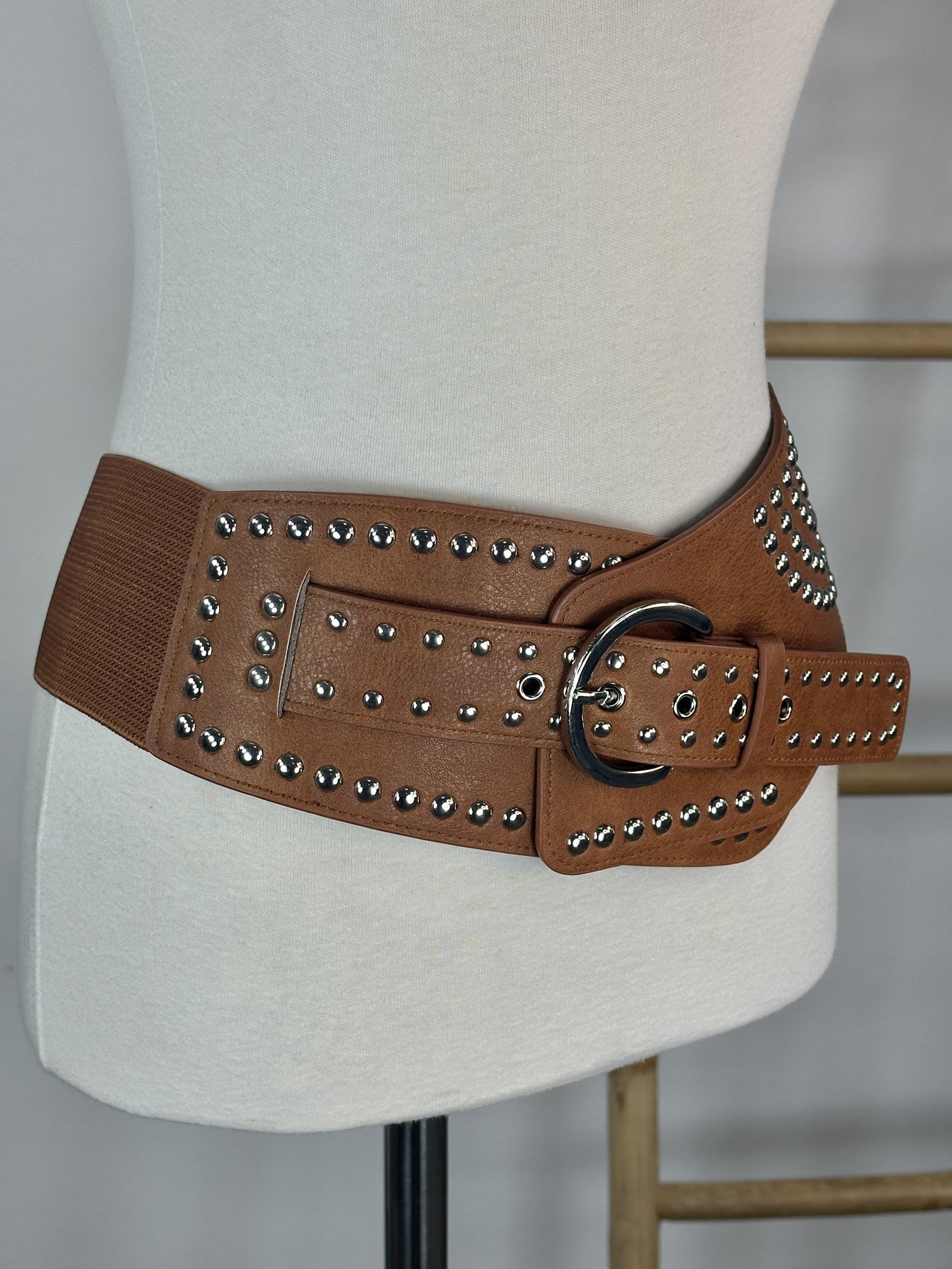 CINTURÓN FAJÍN TACHAS ANCHO