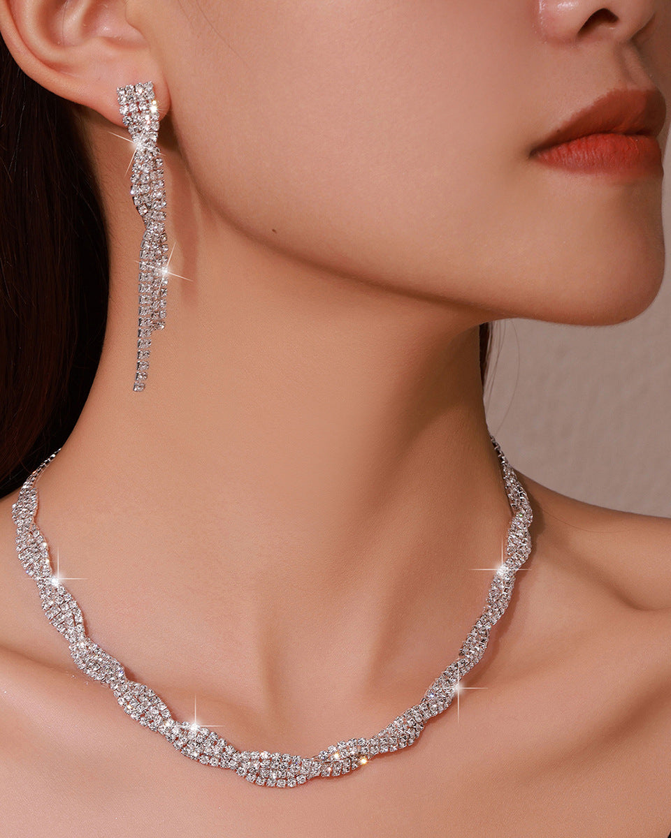 Conjunto de dos piezas de accesorios de noche, collar y pendientes