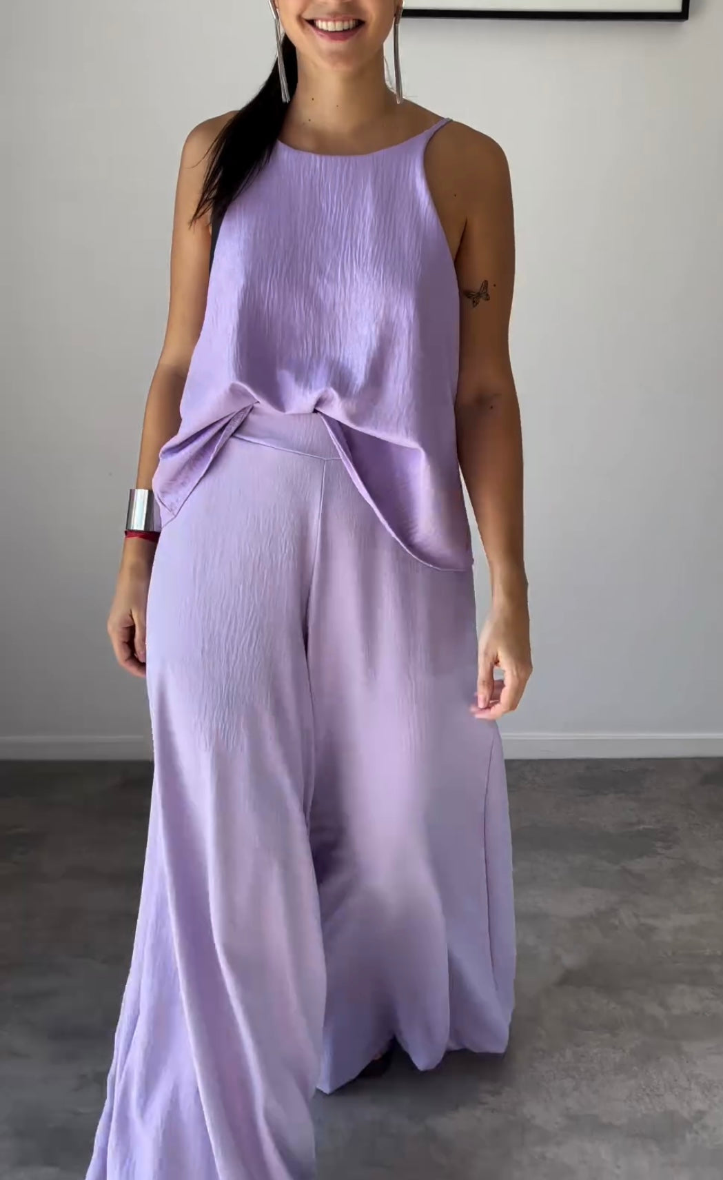 Susan - Estiloso conjunto de top sin mangas y pantalones anchos