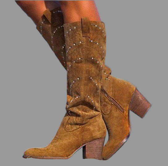 Botas altas hasta la rodilla con detalles decorativos